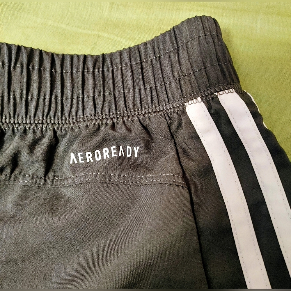 Adidas: AEROREADY 3-Stripes Training Shorts โ Size S - Picture 6 of 6